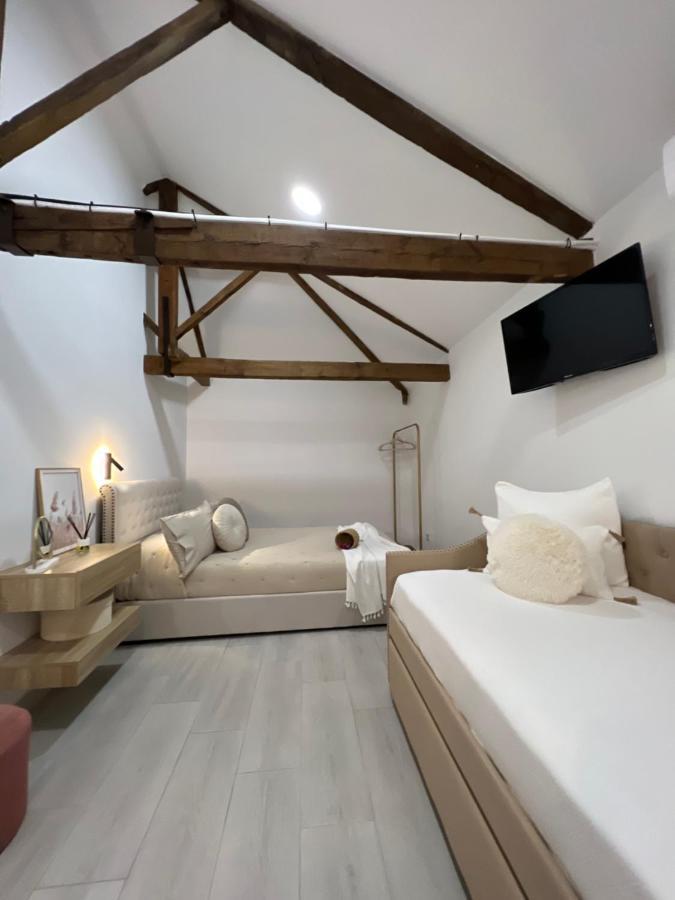 Suites Chic Cozy Herencia ภายนอก รูปภาพ
