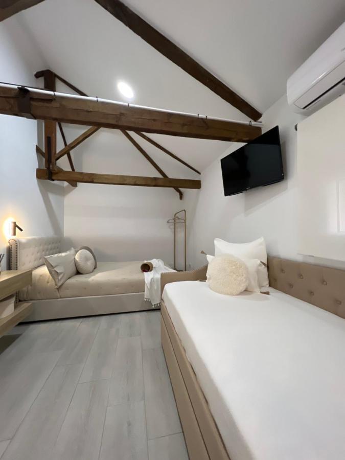 Suites Chic Cozy Herencia ภายนอก รูปภาพ